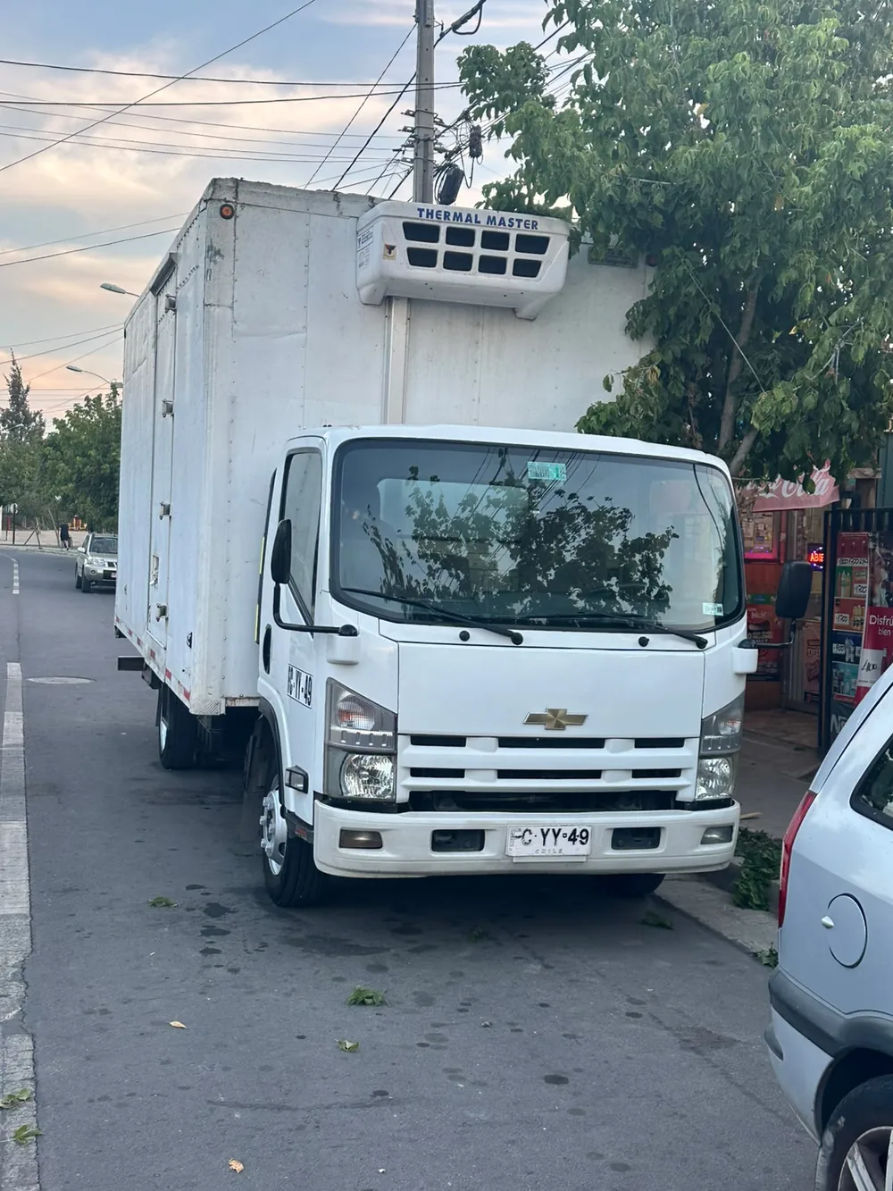 Chevrolet NPR refrigerado vista frontal